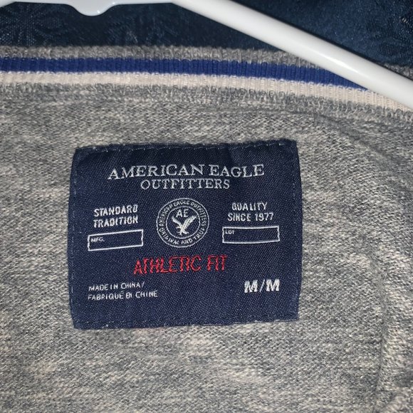 American Eagle Gray Cotton Sz M VNeck Sweater - Picture 3 of 4